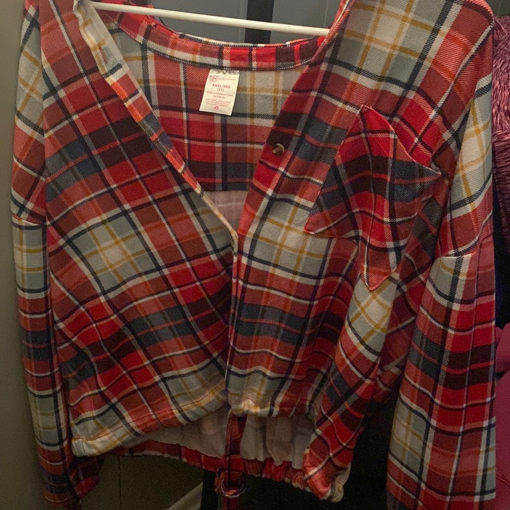 No boundaries flannel. 3xl but fits like an xl